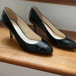 Black pumps